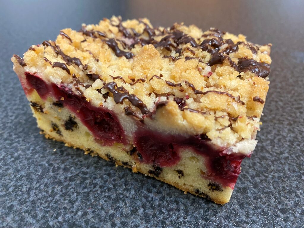 Kirschschnitte mit Schokobits und abgesponnen 1024x768