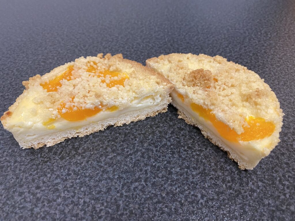 Suesses Toertchen Quarkfuellung Mandarinenspalten helle Streusel 1 1024x768